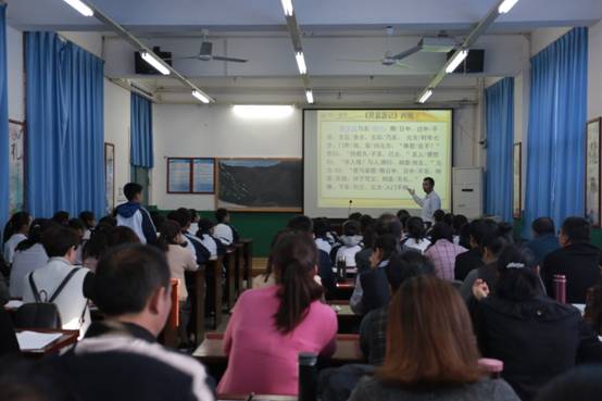 F:\2018文学院承办国培计划相关材料\国培计划初中语文教师培训相关材料\23-24\10.23\DM4A9888.jpg